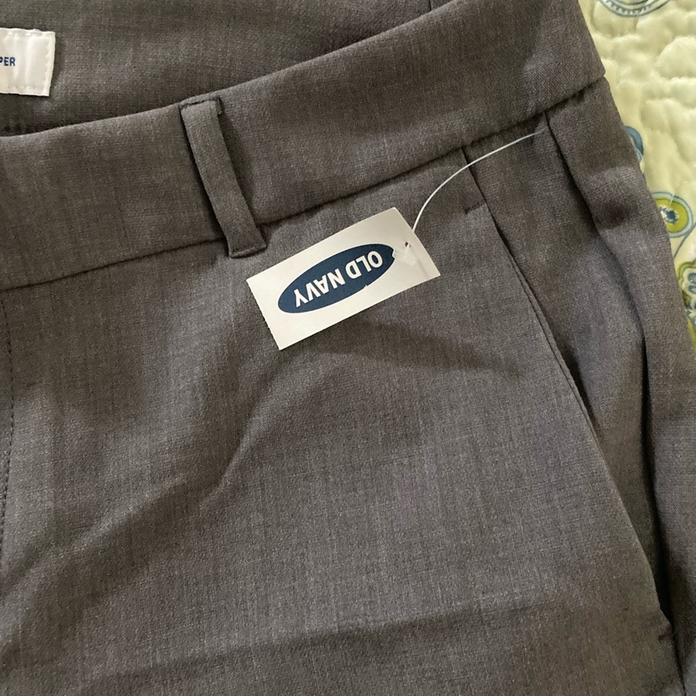 Old Navy Harper size 10 gray dress pants. New with tags.